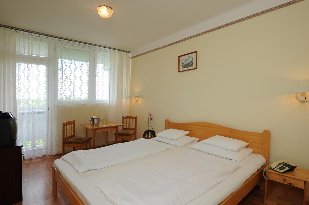 Hotel Hoforras Hajdúszoboszló Oda fotoğraf